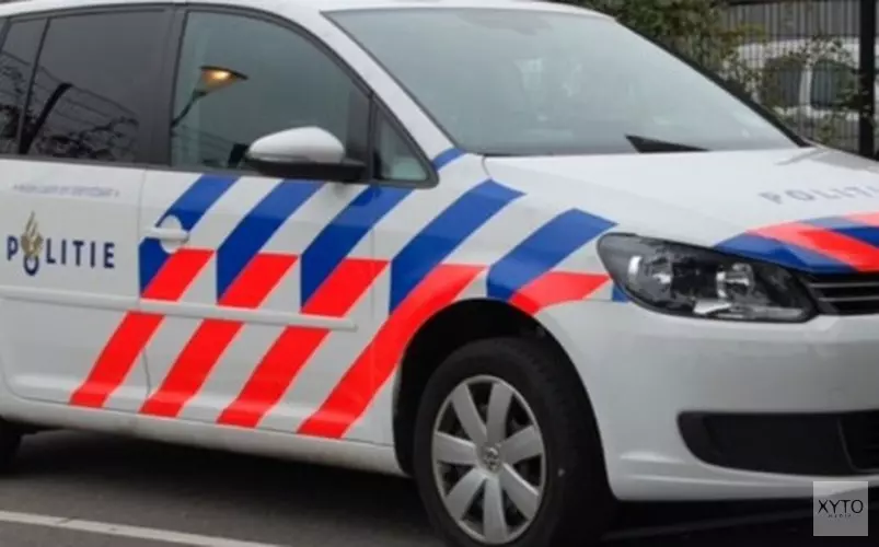 Auto boort zich door wasstraat in Haarlem