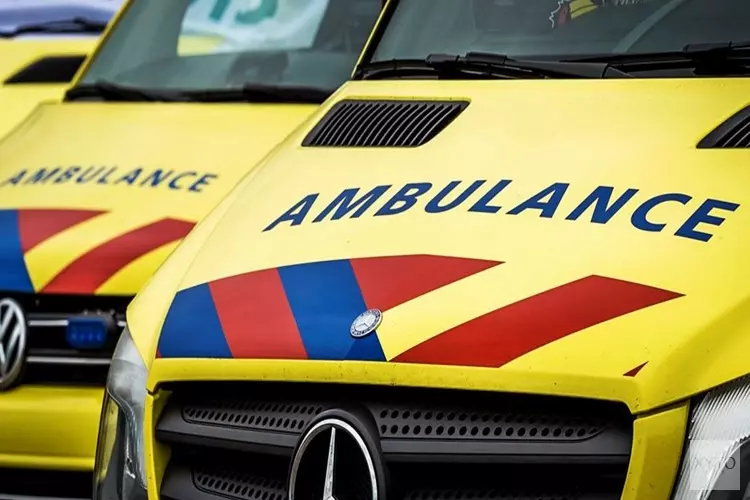 Jonge scooterrijdster gewond bij ongeval Jan Gijzenkade