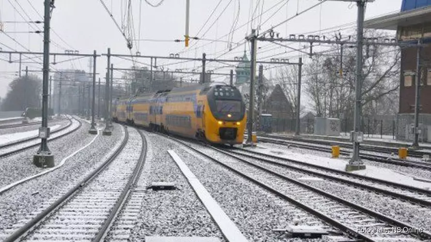 NS waarschuwt: morgen minder treinen door sneeuw