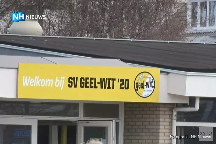 Grensrechter die keeper bewusteloos sloeg wordt geroyeerd door voetbalclub Geel-Wit