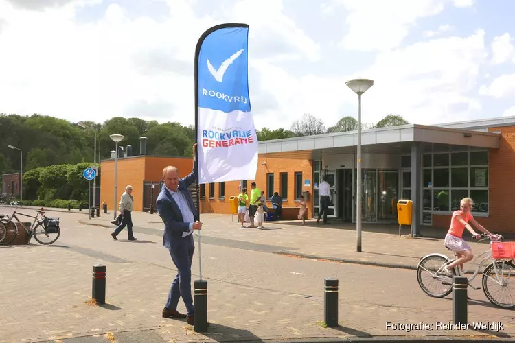 Ook entrees gemeentehuis, sporthal en zwembad vanaf 1 mei rookvrij