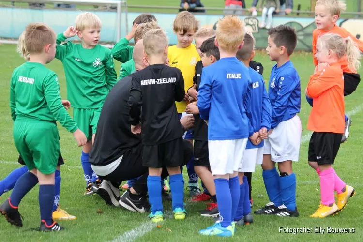 Open Voetbaldag voor jongens en meiden bij R.K.V.V. DEM