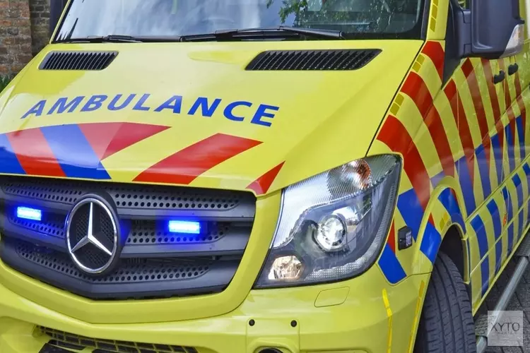 Man klimt over schutting achtertuin en raakt gewond