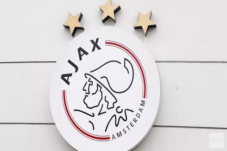 Ajax contracteert Youri Regeer