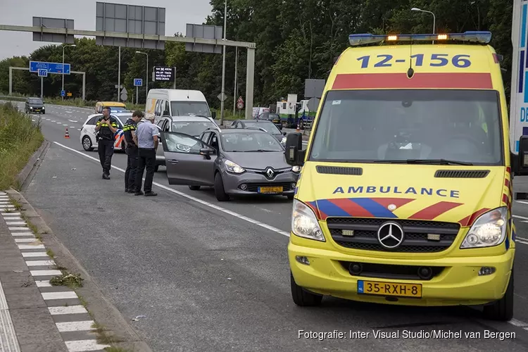 Vrouw lichtgewond bij ongeval op de Velsertraverse