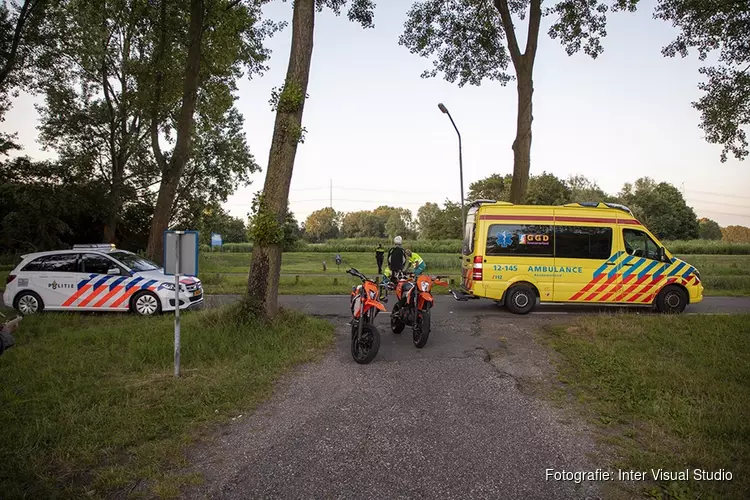 Motorrijder gewond na botsing met boom in Spaarnwoude