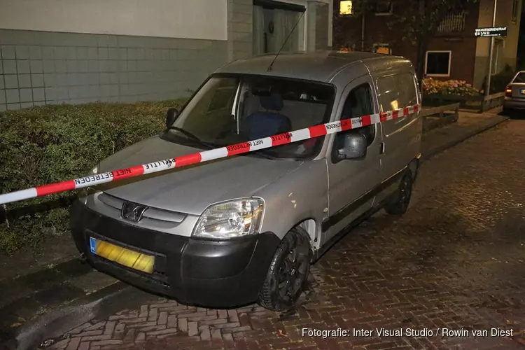 In brand gestoken auto snel geblust in Haarlem