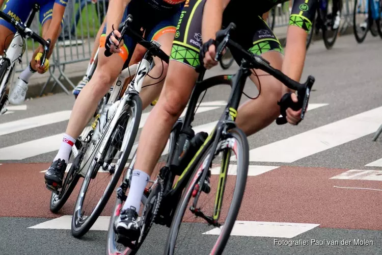 Sterke rennersvelden aan de start in Beverwijk