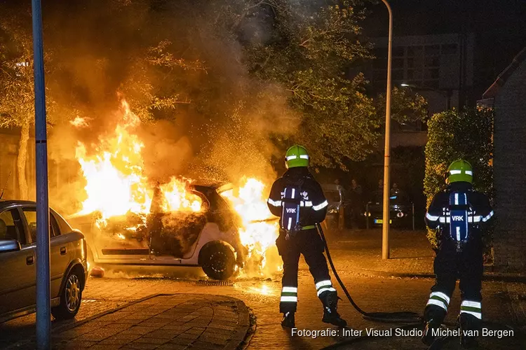 Weer auto verwoest door brand in Haarlem