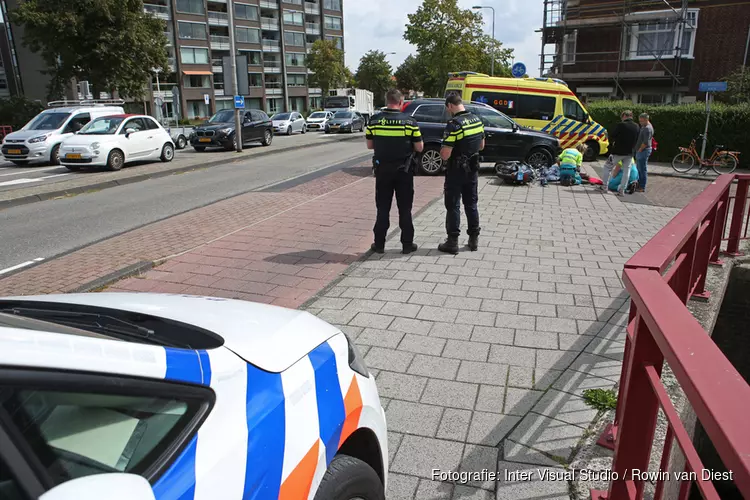 Afslaande automobilist ziet scooterrijder over het hoofd in Heemstede