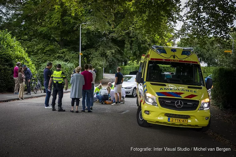 Meisje gewond na botsing met auto in Bloemendaal