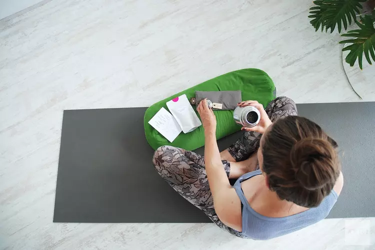 Hoe blijf je gezond met yoga en thee?