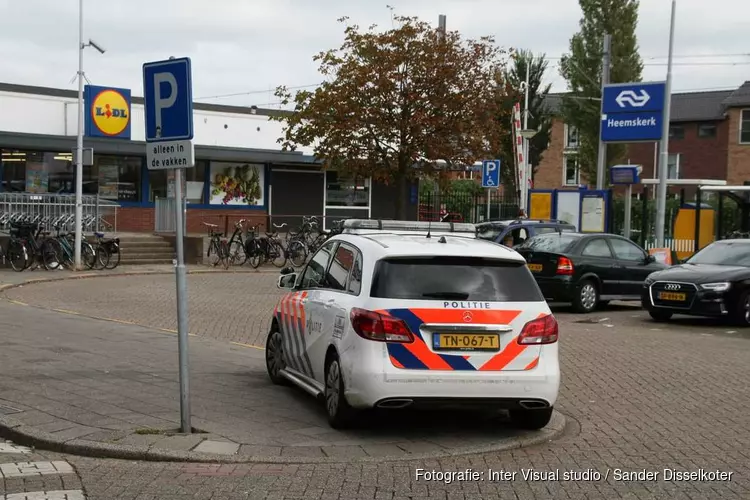 Politie zoekt &#39;voorbijganger&#39; die bejaarde man in Heemskerk uit het niets neerstak