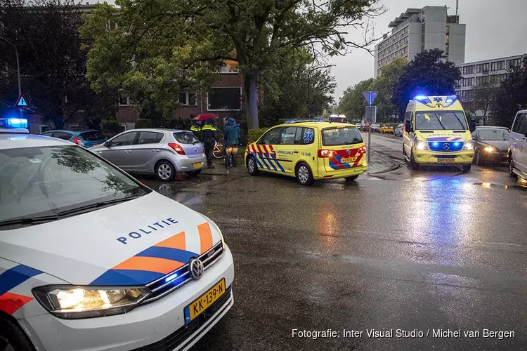 Fietser gewond na botsing met auto in Haarlem-Noord