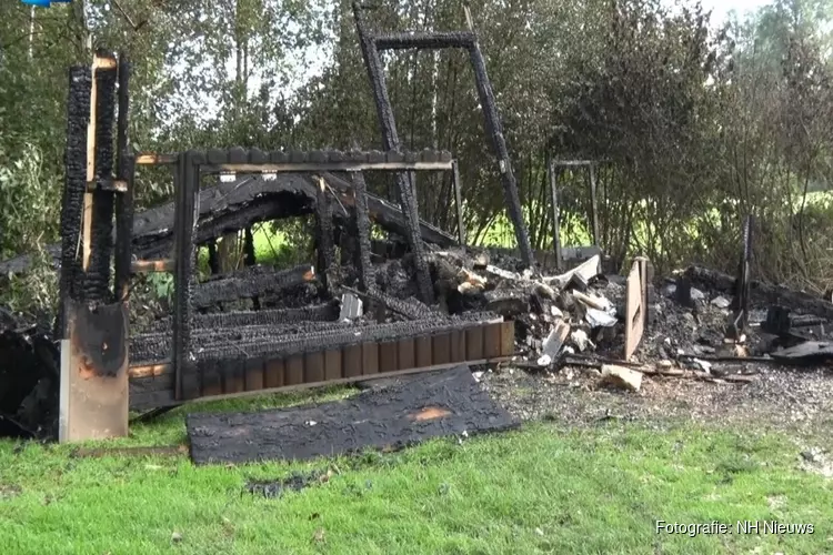 Golfers Heemskerk gaan uit van brandstichting toiletgebouw: "Heel triest dat dit gebeurt"