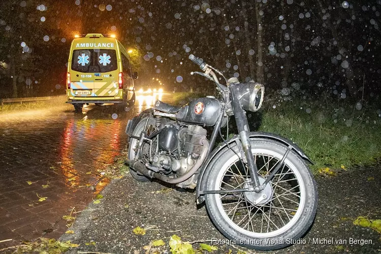 Motorrijder botst op hert in Driehuis