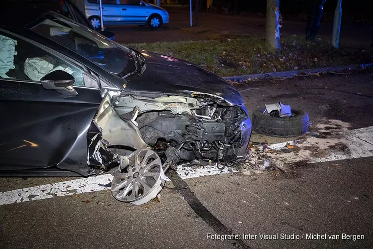 Gewonde en aanhouding bij botsing tegen boom in Velserbroek