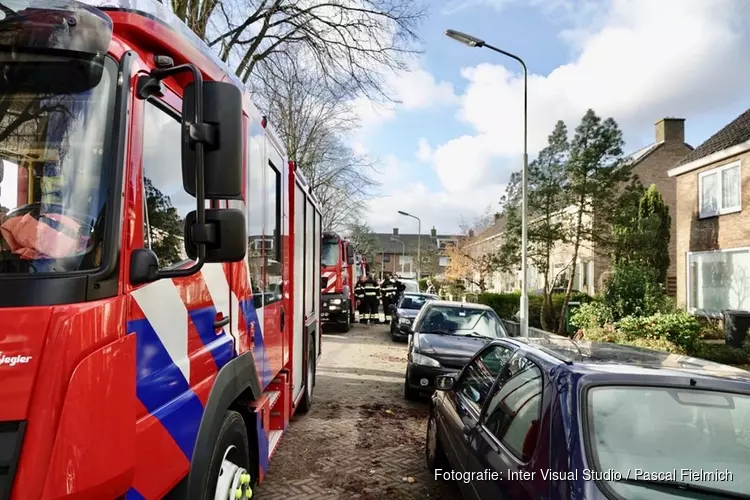 Slimme bewoner blust met tuinslang een brandje in woning Heemskerk