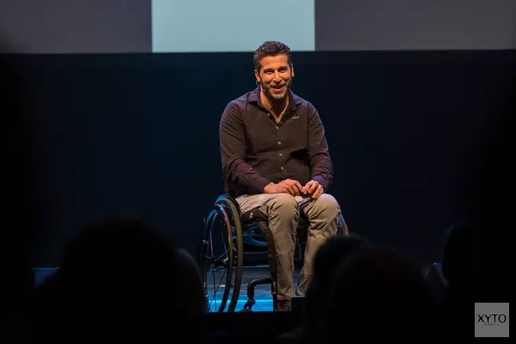 Marc de Hond maakt theaterkunstproject voor zoon en dochter