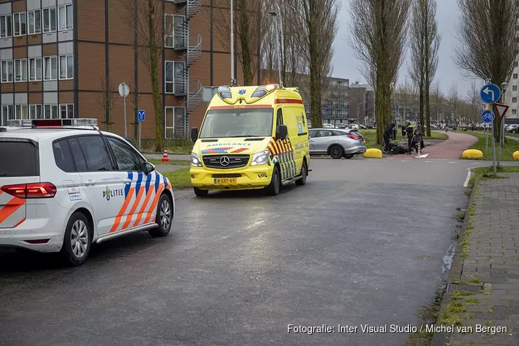 Scooterrijdster gewond bij ongeval op de Rotondeweg in Haarlem