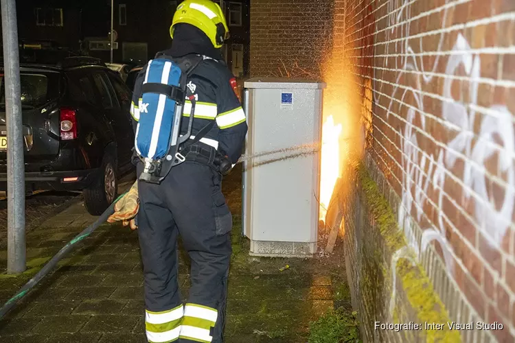 Brand achter glasvezelkast in Haarlem-Noord