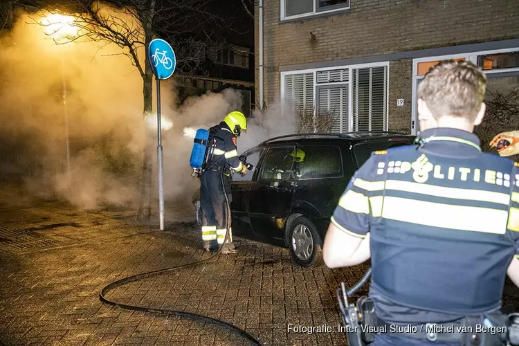 Auto verwoest door brand in Velserbroek