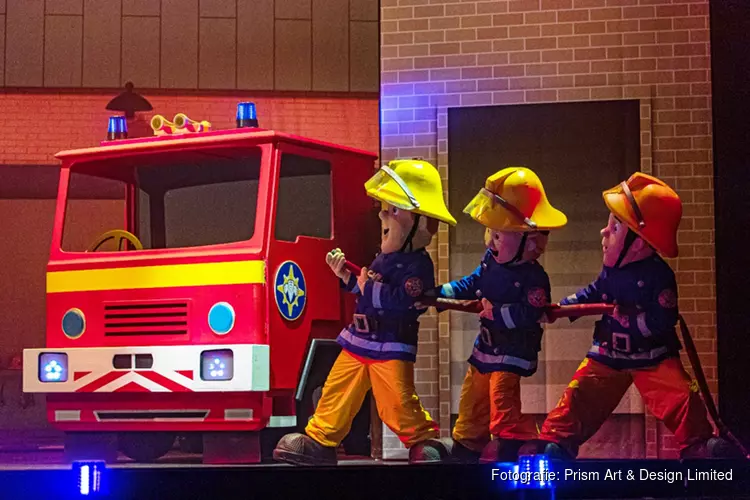 Brandweer IJmuiden aanwezig bij voorstelling Brandweerman Sam