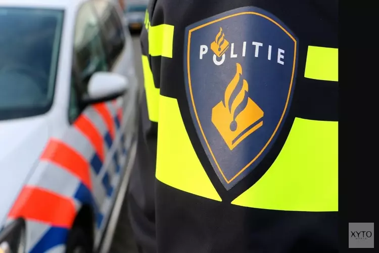 Auto volledig uitgebrand in Haarlem: politie zoekt dader via Burgernet