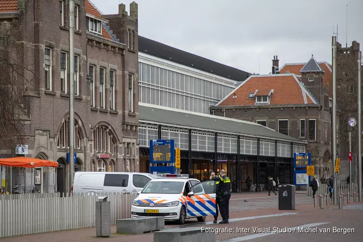 Man gezocht voor mishandeling vrouw op station Haarlem