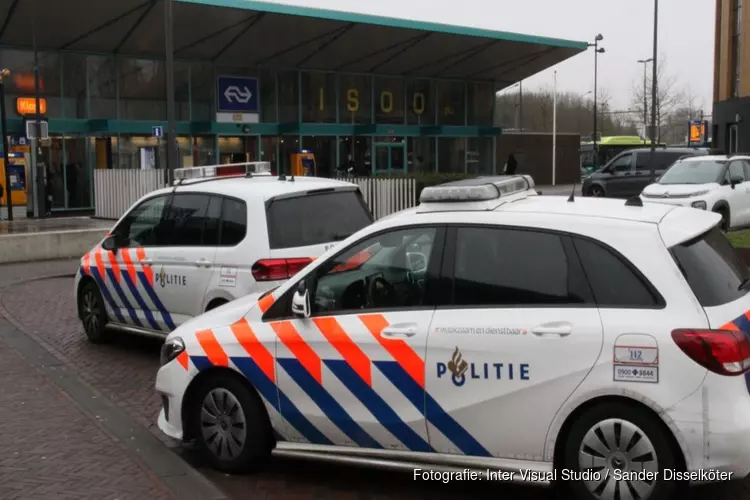 Vrouw krijgt uit het niets klappen bij station Beverwijk