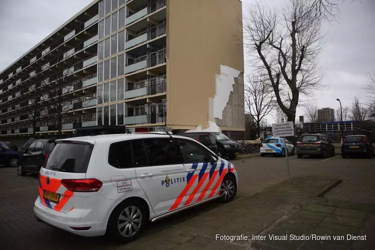 Stormschade aan flat Ekemastraat