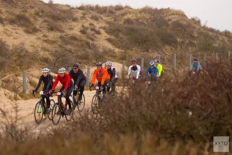 Veel fietsers kiezen voor vliegende start wielerseizoen bij Omloop van Zandvoort