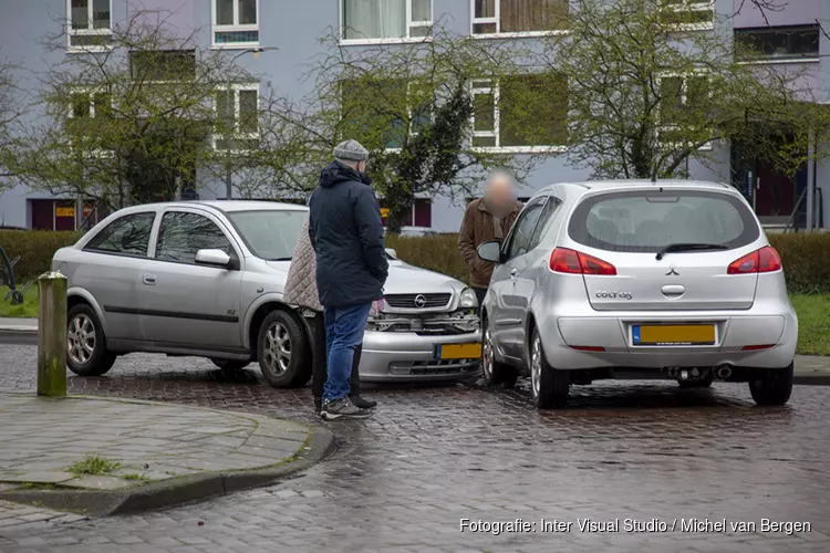 Veel schade bij ongeval op de Vincent van Goghlaan