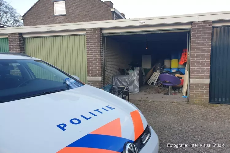 Vaten met mogelijk gevaarlijke stoffen gevonden in garagebox Heemskerk