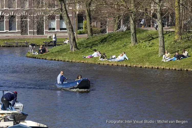 Haarlemmers genieten van het zonnetje