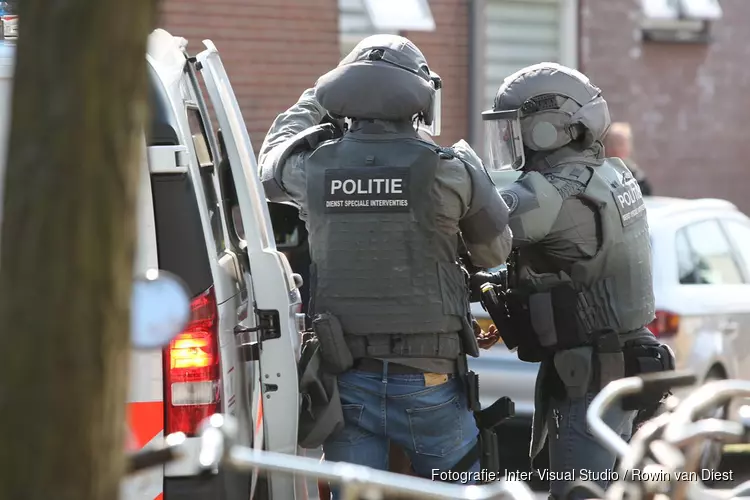 Grote politieactie in de Spaarnsevaartstraat