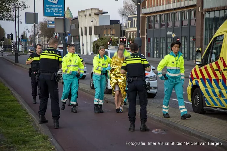 Jongen te water aan de Zijlsingel in Haarlem