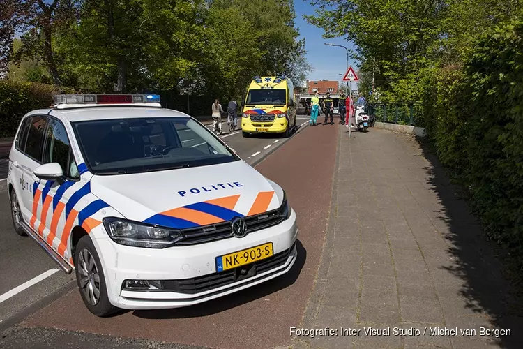 Fietser gewond na botsing met scooter op de Korte Verspronckweg