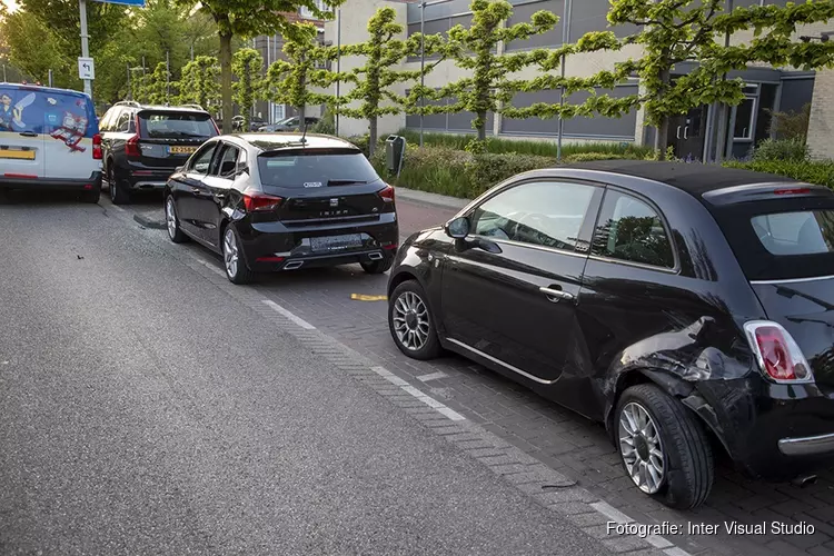 Meerdere geparkeerde auto’s beschadigd na ongeval Zijlweg