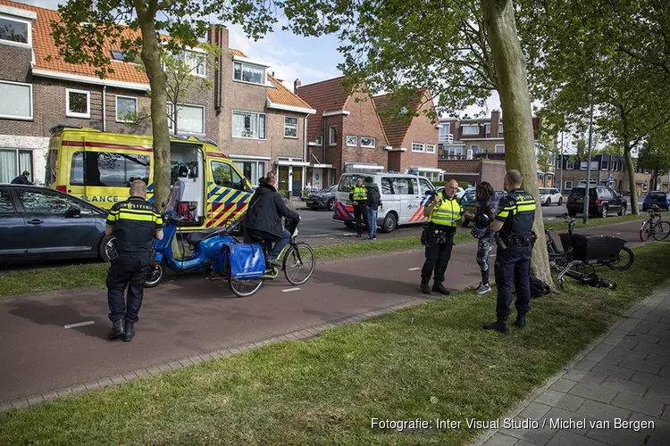 Fietser gewond na botsing tegen scooter in Haarlem