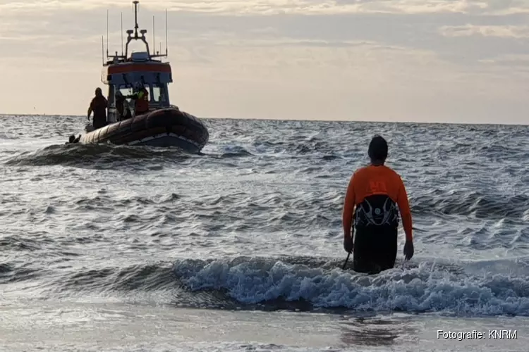 Kitesurfers uit zee gered bij Wijk aan Zee: "Wind draaide plotseling naar aflandig"