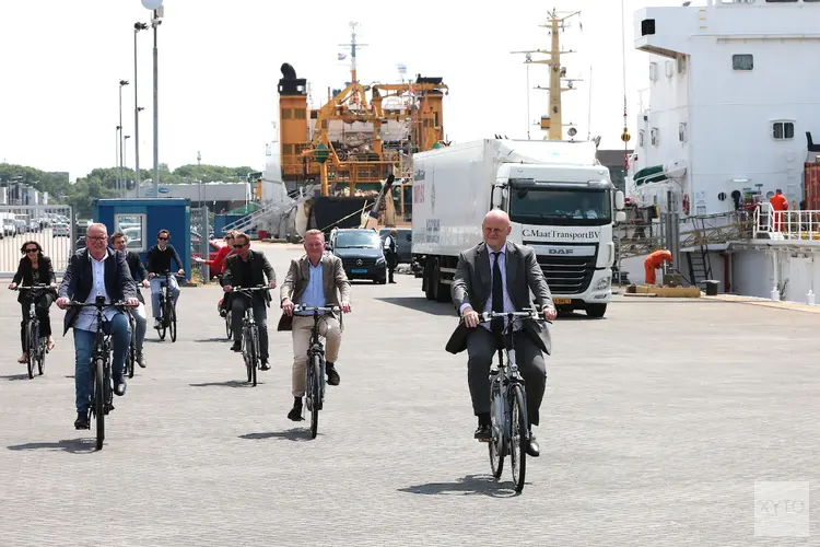 Minister Grapperhaus bezoekt haven IJmuiden