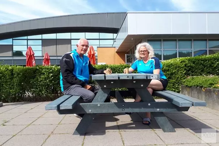 Oude bedrijfskleding wordt picknicktafel