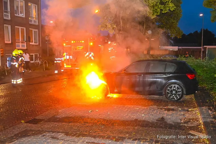 Geparkeerde auto in brand aan de Javastraat in Beverwijk