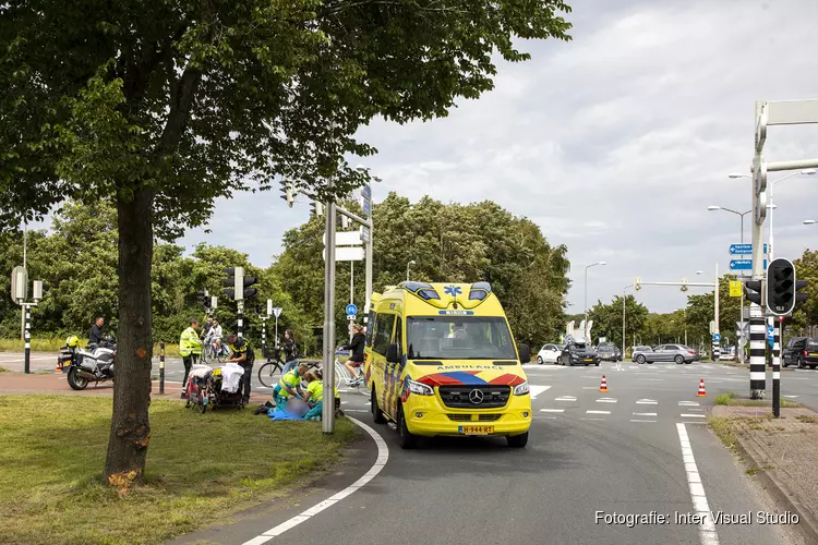 Bromfietser geschept in Velserbroek, veroorzaker rijdt door