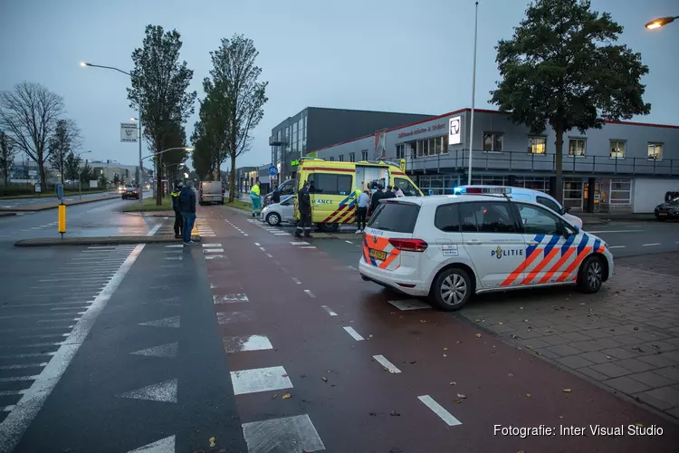 Fietser gewond na aanrijding door busje op de Oudeweg