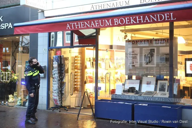 Boekenwinkel overvallen, politie zoekt getuigen