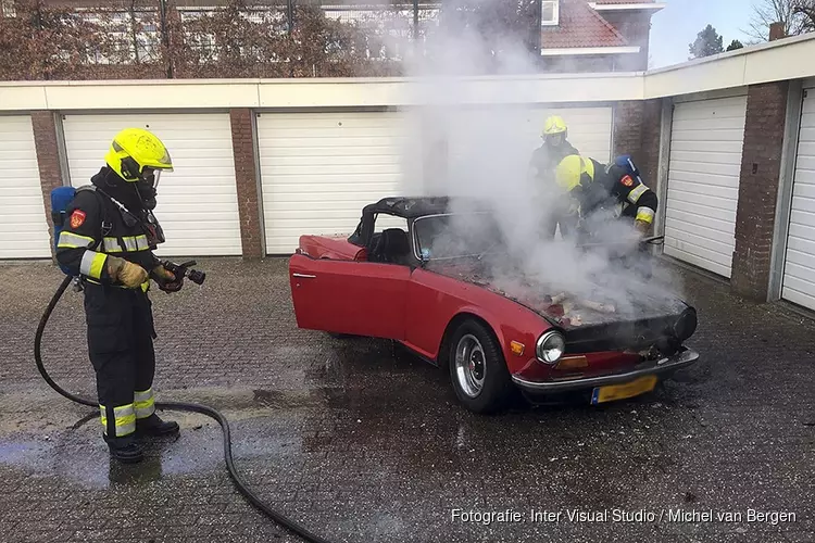 Oldtimer uit 1973 total-loss na brand in Heemstede