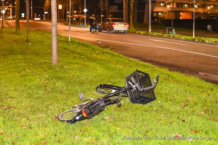 Fietser onder invloed gewond bij aanrijding met auto in Beverwijk