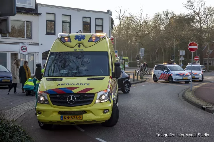 Meisje gewond na aanrijding door auto in Haarlem